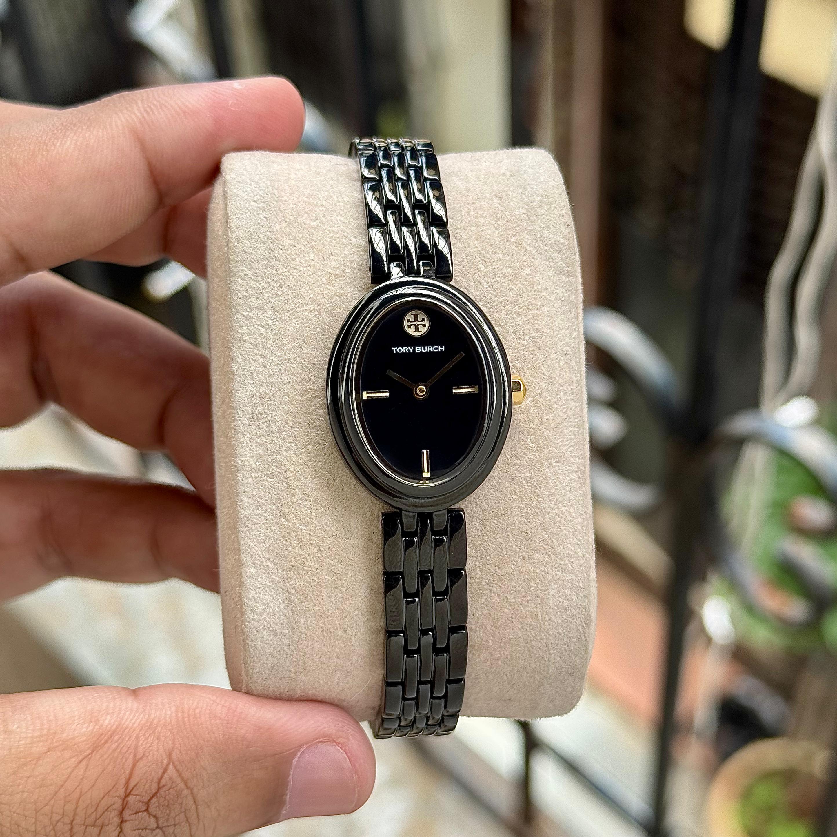 Tory Burch Oval Gold Edition – Where Elegance Meets Iconic Design